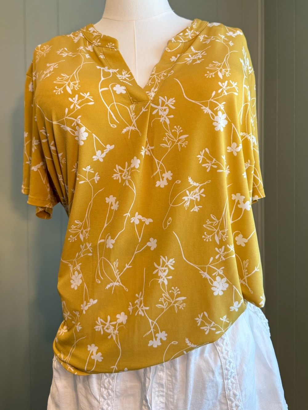 Fall Flowy Yarrow colored Floral Short-Sleeve Tunic Plus Size 18/20W